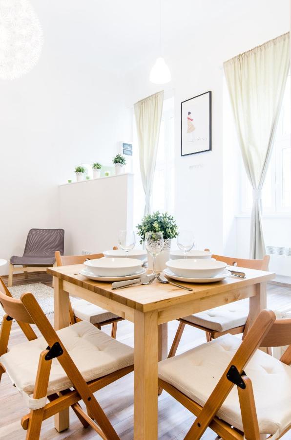N28 Deluxe Apartment บูดาเปสต์ ภายนอก รูปภาพ
